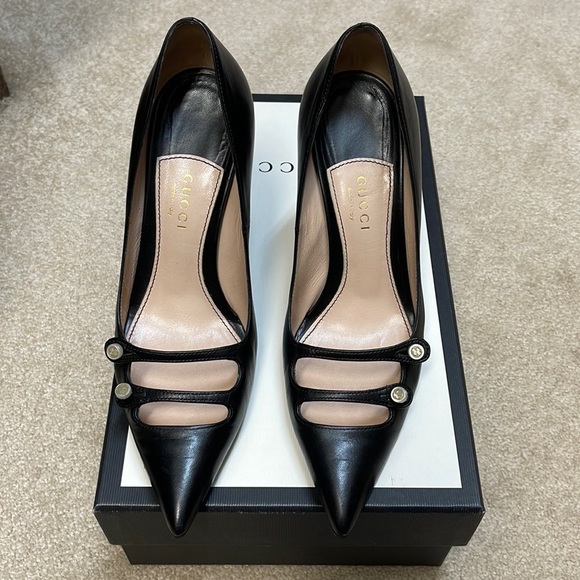 Gucci Black leather 100mm pump with mother of pearl button Mary Jane accent - Picture 1 of 7